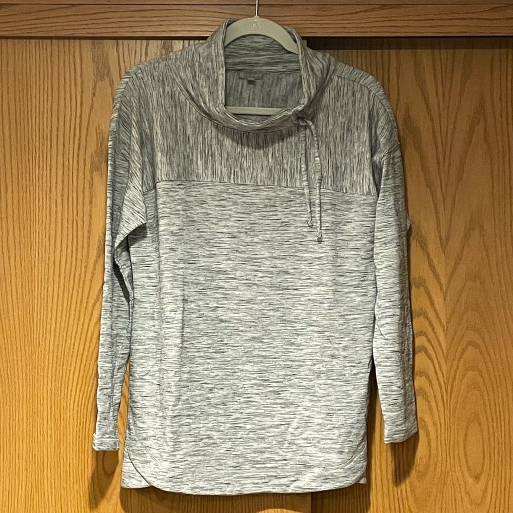 T by Talbots Activewear Cowl Neck Cinch Top in Gray, Sz M